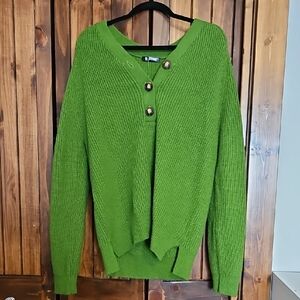Vibrant Green V-Neck Sweater with Chunky Knit